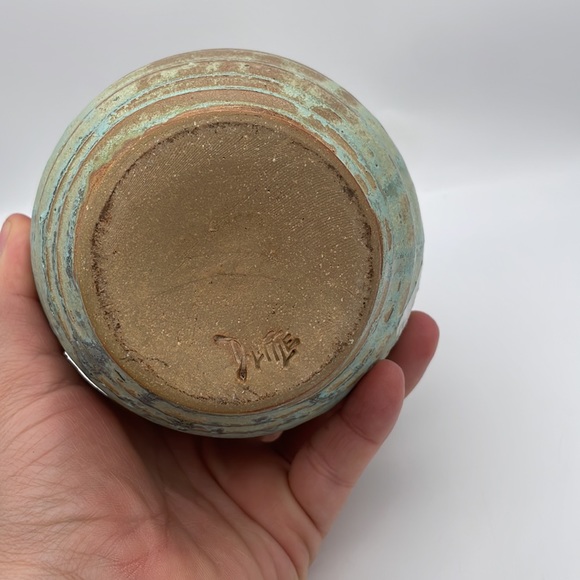 Signed studio pottery vase - Picture 7 of 9